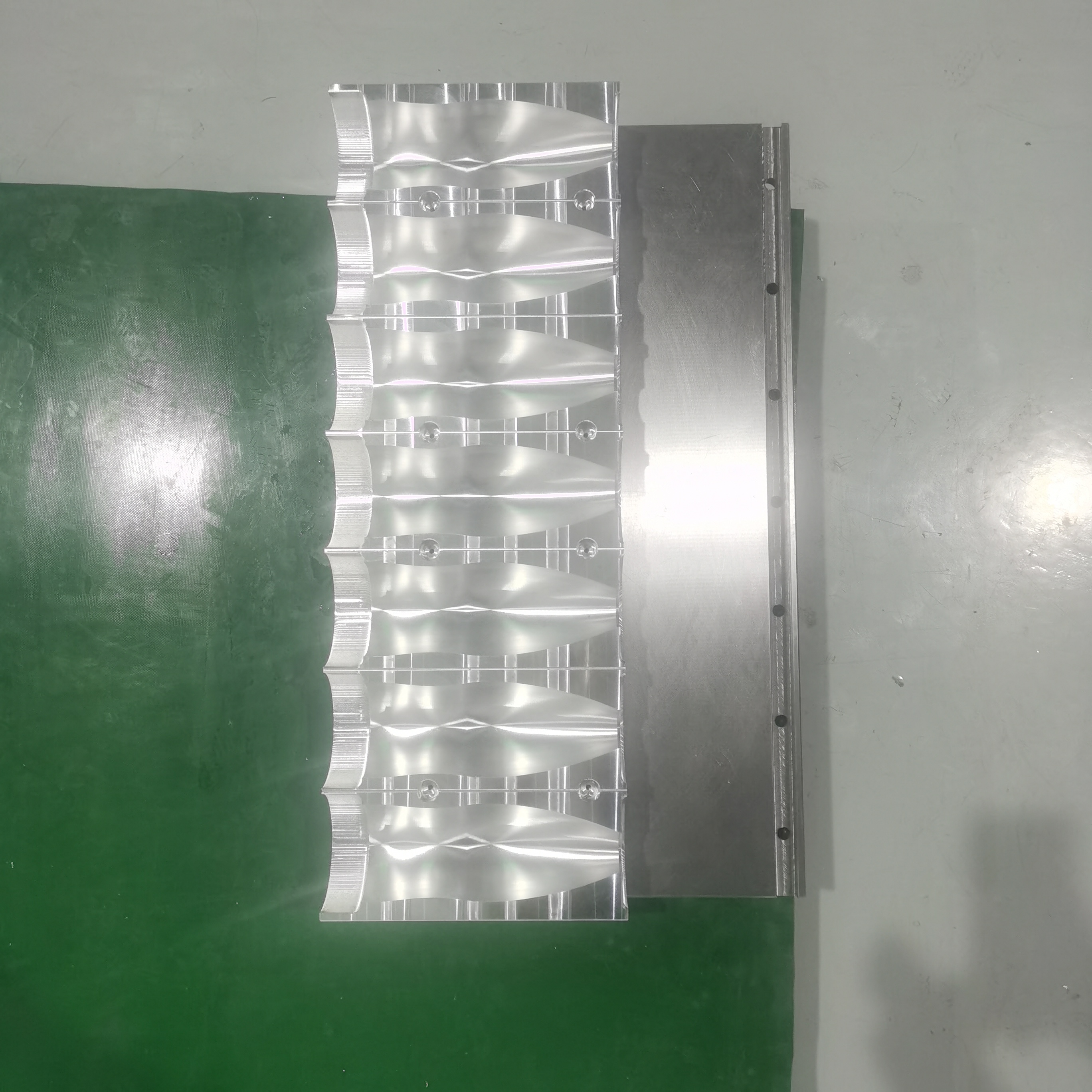 7 cavity bottle mould(图4)