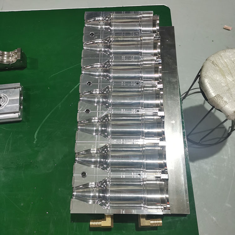 7 cavity bottle mould(图5)