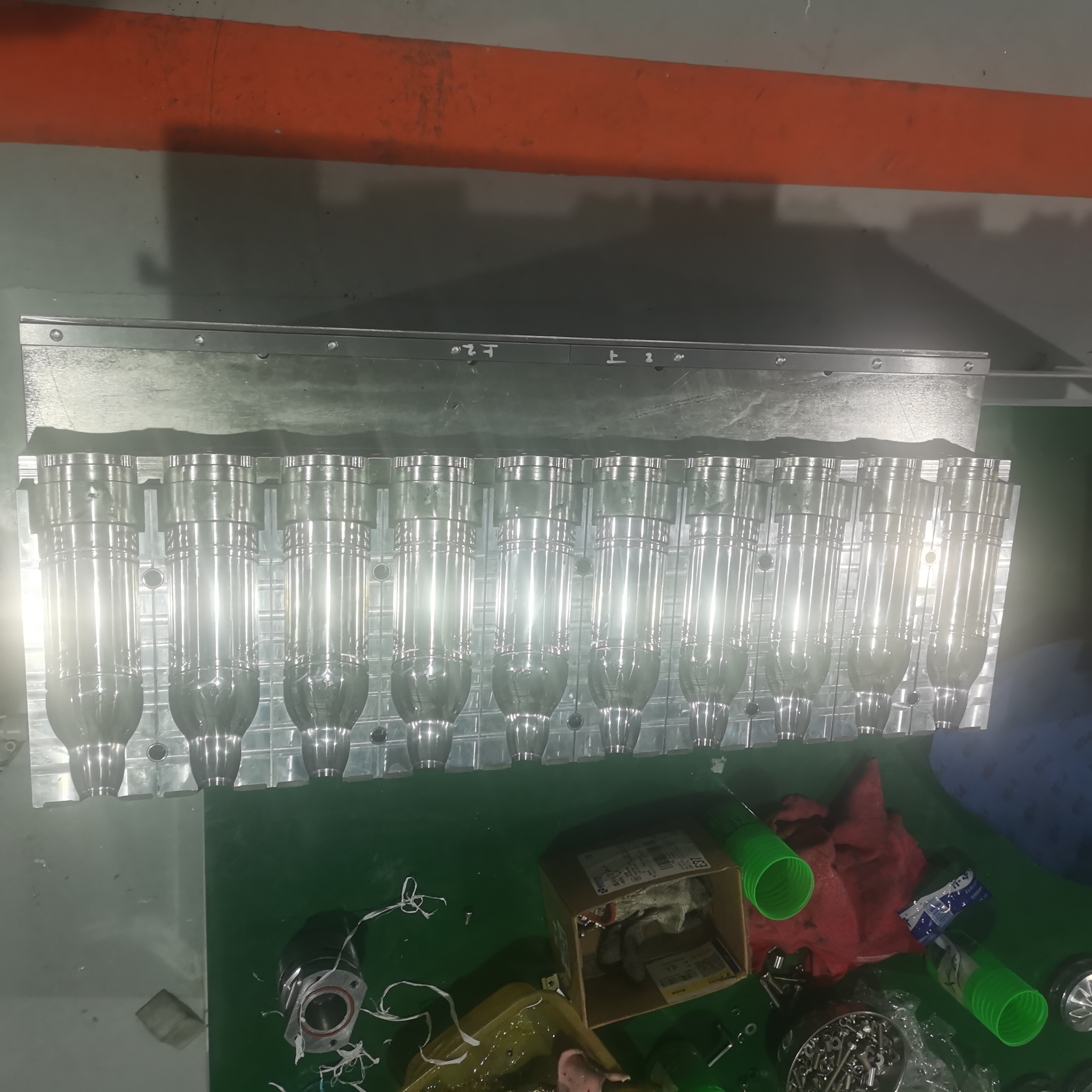 10 cavity bottle mould(图4)