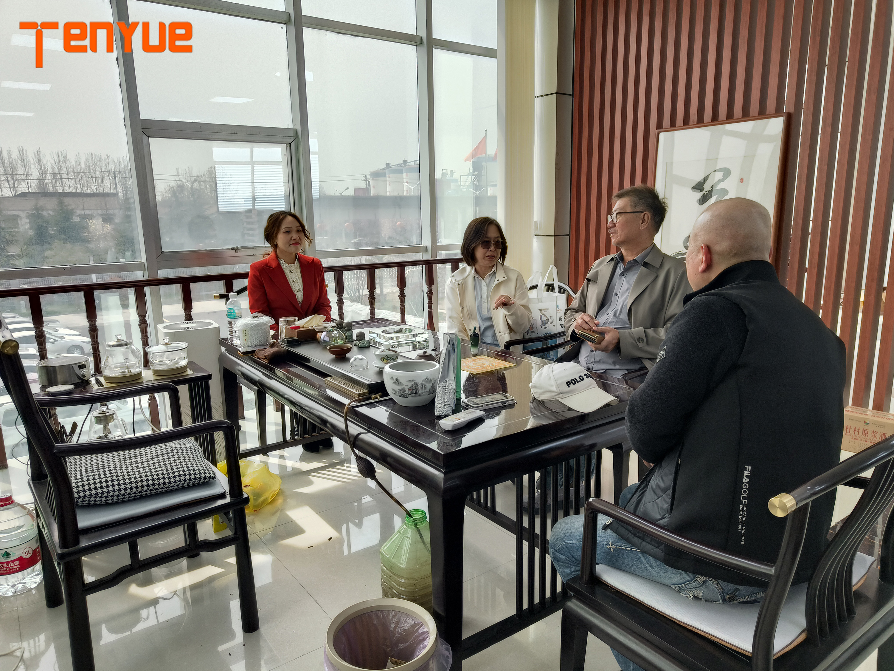 Warmly welcome foreign customers to visit our company for business negotiation(图1)