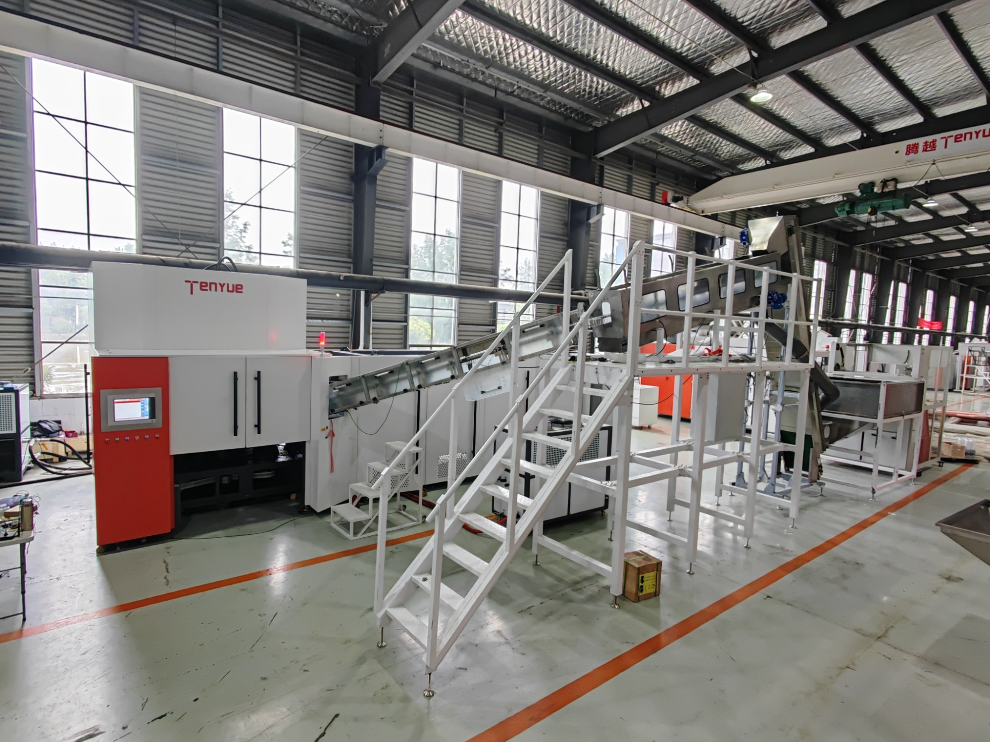 Create a new blow molding machine technology to promote the development of the industry(图3)