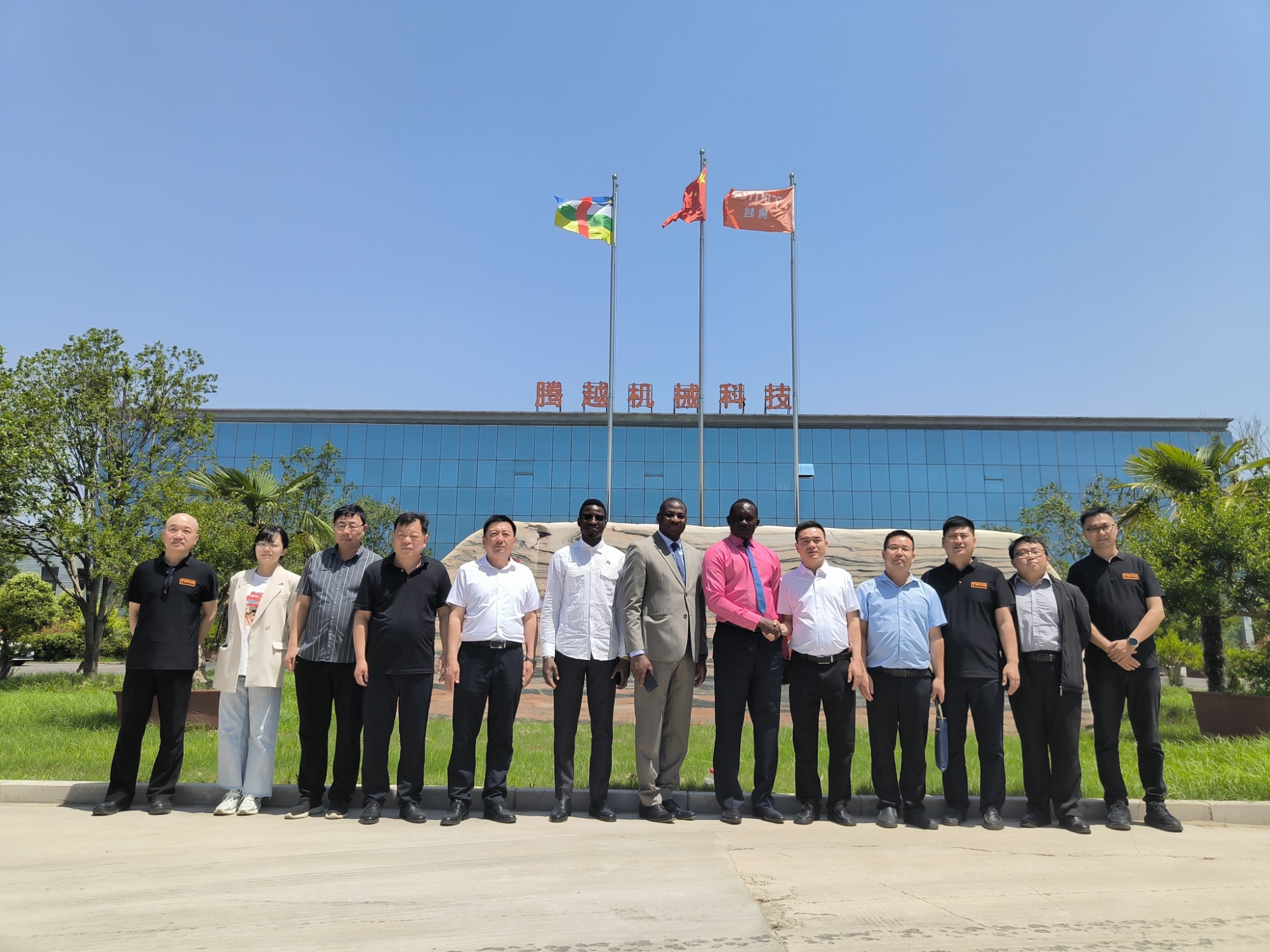  The ambassador of the Central African Republic, Behena, and his party visited Henan Tengyue Machine(图4)